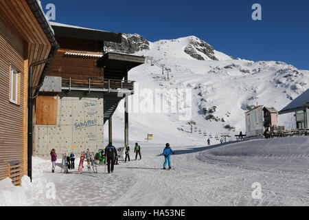 Oberstdorf, Allemagne - le 18 février 2016 : La vue de la montagne, Nebelhorn dans les Alpes d'Allgäu Banque D'Images