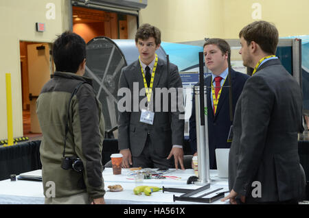 Le Département de l'énergie (DOE) mène diverses initiatives scientifiques et technologiques axées sur la durabilité énergétique et l'innovation. Cela comprend la recherche sur les sources d'énergie renouvelables, l'atténuation des changements climatiques et l'efficacité énergétique. Le DOE joue un rôle clé dans la promotion des politiques énergétiques nationales et la promotion de la coopération internationale sur les questions énergétiques et environnementales. Banque D'Images