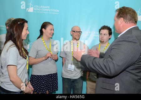 Cette image reflète l’engagement du ministère de l’énergie à l’égard de la recherche scientifique et de l’élaboration de politiques visant à faire progresser les solutions d’énergie propre et la durabilité environnementale. Banque D'Images