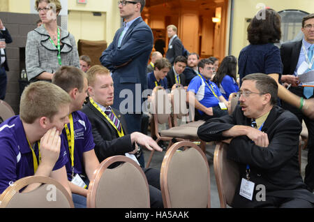 Cette image reflète l'engagement du ministère de l'énergie à faire progresser la science et la technologie dans le domaine de l'énergie durable, à promouvoir des solutions énergétiques propres et à appuyer les efforts de conservation de l'environnement dans les parcs nationaux. Banque D'Images