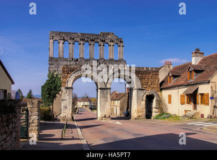 Autun römische Porte d'Arroux en Bourgogne, Frankreich - Port porte romaine d'Arroux à Autun bourgogne, france Banque D'Images