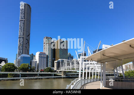 BRISBANE, AUSTRALIE - Le 28 septembre 2016 : La passerelle Kurilpa liens du Roma Street salon du CBD de Brisbane avec galerie d'Art Moderne et le S Banque D'Images