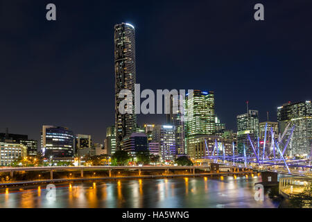 La passerelle Kurilpa liens du Roma Street salon du CBD de Brisbane avec galerie d'Art moderne et la bibliothèque de l'État à Sout Banque D'Images