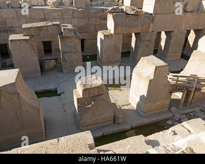 L'Osireion au Temple de pharaon Seti I à Abydos, vallée du Nil, l'Egypte Banque D'Images