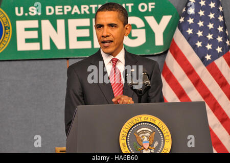 Cette image illustre l'engagement continu du ministère de l'énergie à faire progresser les technologies énergétiques, les politiques et la protection de l'environnement grâce à des initiatives de recherche et de développement. Banque D'Images