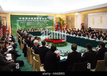 Le Département de l'énergie des États-Unis se concentre sur les technologies d'énergie propre visant à réduire la dépendance aux combustibles fossiles et à minimiser les dommages environnementaux. Cette initiative vise à faire progresser les systèmes énergétiques qui favorisent la durabilité et la responsabilité écologique. Banque D'Images