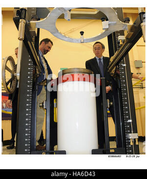 Le briefing de l'usine Pantex discute des outils spéciaux développés pour les programmes de prolongation et de démantèlement de la NNSA, mettant l'accent sur les progrès technologiques dans la sécurité nationale et la politique énergétique. Banque D'Images