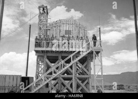Cette photographie représente le site d'essai de Trinity, l'endroit où la première bombe atomique a explosé le 16 juillet 1945, dans le cadre du projet Manhattan des États-Unis pendant la première Guerre mondiale Banque D'Images