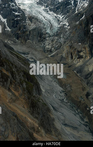 Une photo aérienne de Wrangell-fabriqué Elias National Park & Preserve, en Alaska, capture sa vaste nature sauvage intacte et ses superbes paysages montagneux. Banque D'Images
