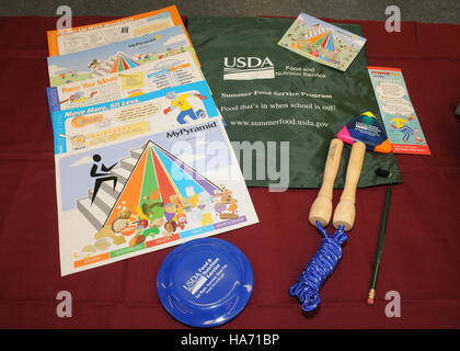 L'USDA promeut une alimentation saine par le biais des programmes du Food and Nutrition Service (FNS). Ces initiatives visent à soutenir la nutrition et le bien-être dans les collectivités des parcs nationaux, en améliorant l’accès aux aliments frais et à l’éducation nutritionnelle. Banque D'Images