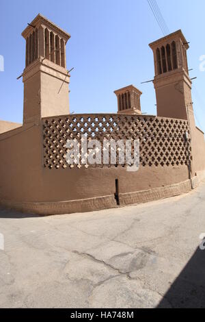 Badgirs - tours à vent utilisé comme un système de climatisation naturelle, Yazd, Iran. Banque D'Images