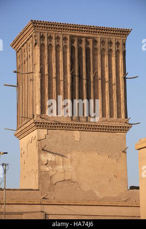 Badgir - wind tour utilisée comme un système de climatisation naturelle, Yazd, Iran. Banque D'Images