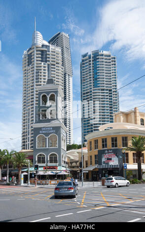 Chevron Renaissance Shopping Centre et les appartements, Elkhorn Avenue, Surfers Paradise, Gold Coast, Queensland, Australie Banque D'Images