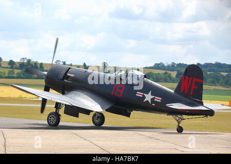 Max Alpha Aviation GmbH Vought F4U Corsair D-FCOR à l'air de Duxford Show 2015 Banque D'Images