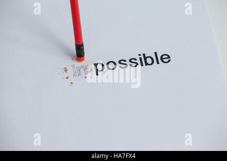 Changer le mot impossible à possible avec une gomme à crayon Banque D'Images