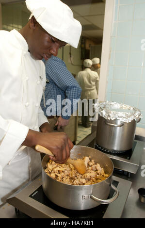 L'USDA promeut une alimentation saine par le biais d'initiatives telles que le programme « Cooking Up change », qui met l'accent sur l'enseignement de la préparation de repas nutritifs pour améliorer la santé publique et soutenir des pratiques alimentaires durables. Banque D'Images