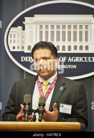 L'USDA a organisé une table ronde hispanique à son siège à Washington, D.C. sur la diversité et les programmes de vie professionnelle. La réunion s'est concentrée sur la promotion de l'inclusion et de la compréhension au sein de la main-d'œuvre de l'USDA. Banque D'Images