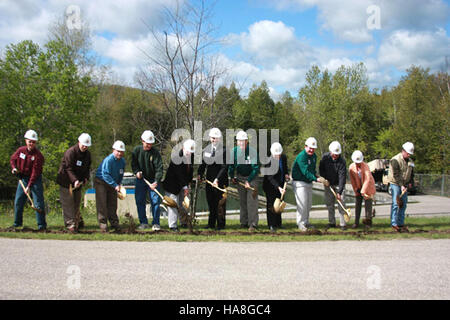 L’événement révolutionnaire ARRA du Jourdain marque le début d’un projet de restauration écologique visant à améliorer les conditions de l’habitat et la qualité de l’eau le long du fleuve. Ce projet est axé sur la restauration des écosystèmes de zones humides et la promotion de pratiques de gestion durable des terres. Banque D'Images