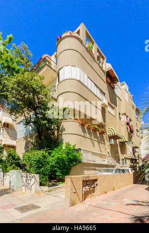 TEL AVIV, ISRAËL - 15 MAI 2015 : une maison de style Bauhaus, à Tel Aviv, Israël. La ville blanche de Tel Aviv est un l'UNESCO Patrimoine Mondial Banque D'Images
