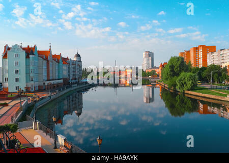 Belle vue sur le centre-ville de Kaliningrad et la rivière Pregolia, la Russie, l'Europe Banque D'Images