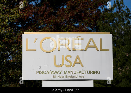 Un logo affiche à l'extérieur d'un établissement occupé par L'Oréal USA à Piscataway Township, New Jersey le 6 novembre 2016. Banque D'Images