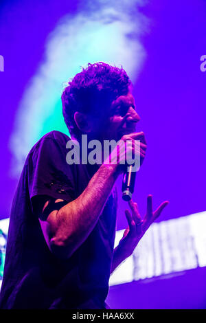 Padoue, Italie. 27 Nov, 2016. Planet Funk rappeler d' 2016. La planète funk retour à la scène du Grand Théâtre Geox de Padoue pour leur tournée 'Rappel'. Dans l'image Dan Black Crédit : Roberto Silvino/Pacific Press/Alamy Live News Banque D'Images