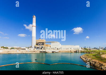 La lecture Power Station, avec le phare sur son côté droit, à Tel Aviv, Israël Banque D'Images