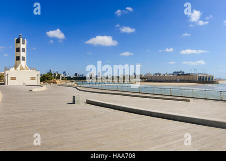 La lampe de lecture, ou à Tel Aviv Phare et la Wauchope Pont (sur l'ouverture du Yarkon stream), près du Port de Tel Aviv composé. Tel Aviv, je Banque D'Images