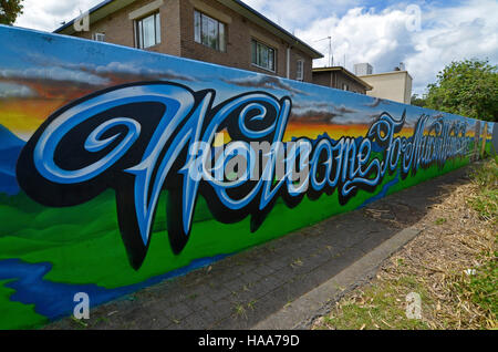 Bienvenue à murwillumbah murale sur le mur de prélèvement d'inondation à l'entrée de murwillumbah des rivières du nord de la Nouvelle Galles du sud Banque D'Images