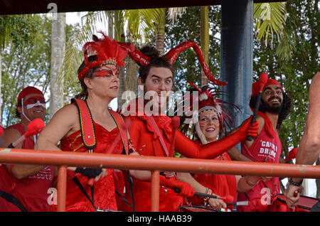 Blisstas samba groupe de tambours à effectuer le tweed murwillumbah vally festival de la banane Banque D'Images