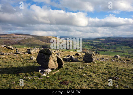 Norber les pierres, blocs erratiques glaciaires, près de Lowick Green, North Yorkshire, UK Banque D'Images