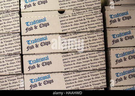 Les contenants en carton pour le poisson-frites, l'original de restauration rapide de plats à emporter en Gt Britain Banque D'Images