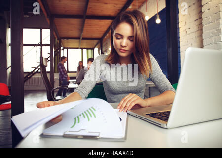 Portrait of a serious businesswoman using laptop in office Banque D'Images
