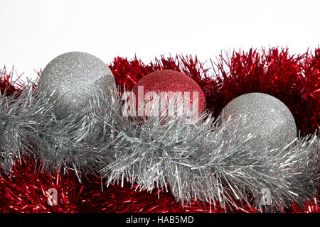 Décorations de Noël sur fond blanc. Banque D'Images
