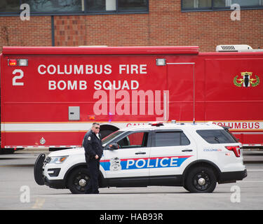 Columbus, États-Unis 28 Nov, 2016. 23 novembre 2016 : Columbus Police et les démineurs sécuriser la zone de l'Ohio State University lors de la recherche d'un jeu de tir. Columbus, Ohio, USA. Credit : Brent Clark/Alamy Live News Banque D'Images