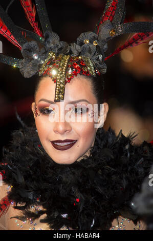 Londres, Royaume-Uni. 28 Nov, 2016. Danseuses à la première mondiale de 'JE SUIS' vis à Odéon Leicester Square le 28 novembre 2016 à Londres, en Angleterre. Crédit : Gary Mitchell/Alamy Live News Banque D'Images