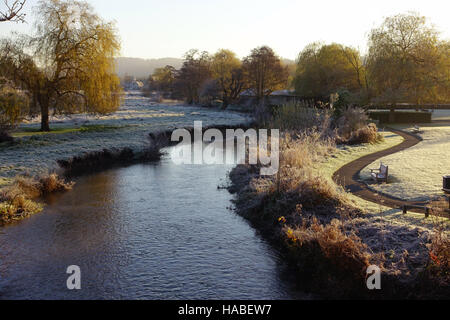 Godalming, Surrey, UK 29 Nov, 2016 29 novembre 2016 Météo France : Les températures ont plongé à -7C dans les zones rurales du jour au lendemain. Une explosion de fraîcheur et de commencer la journée à Godalming, Surrey. Credit : james jagger/Alamy Live News Banque D'Images