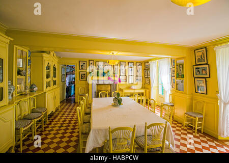 Salle à manger dans la maison de Monet à Giverney France Banque D'Images