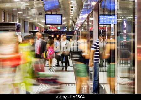 Le tramway de Dubaï est un tramway situé à Al Sufouh, DUBAÏ, ÉMIRATS ARABES UNIS. C'est une liaison ferroviaire entre le métro de Dubaï et Marina de Dubaï Banque D'Images