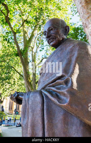 Statue en bronze de Mahatma Gandhi à Londres Banque D'Images