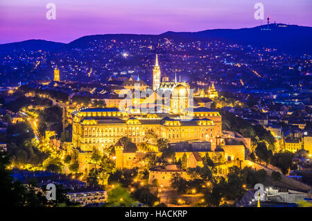 Budapest, Hongrie. Le Château de Buda, vu de la colline Gellert dans Magyar capitale. Banque D'Images