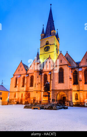 Sibiu, Roumanie. La Cathédrale évangélique dans le centre de Sibiu, Capitale européenne de la Culture pour l'année 2007, la Transylvanie. Banque D'Images