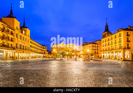 Segovia, Espagne. La Plaza Mayor de Ségovie, une ville de la région autonome de Castille et Leon, Espagne. Banque D'Images