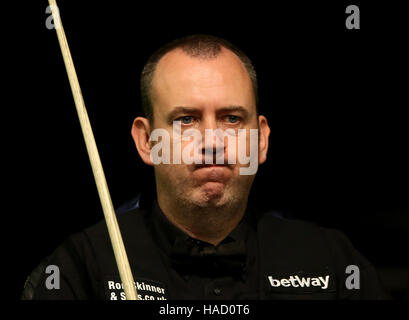 Mark Williams lors de son match contre Ricky Walden pendant sept jours du Championnat du Royaume-Uni Betway, 2016 au York Barbican. Banque D'Images