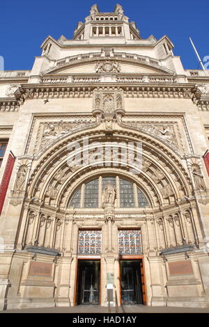 LONDON, UK : l'entrée principale de Victoria et Albert Museum à South Kensington Banque D'Images