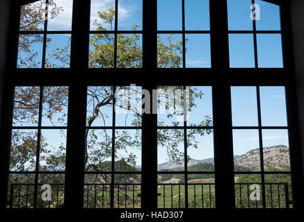 Perché à 300 pieds au-dessus de la ville de Calistoga l'un des domaines viticoles de Napa Valley, Sterling Vineyards, Calistoga, CA Banque D'Images