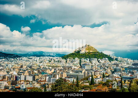 Paysage urbain d'Athènes et la colline de Lycabettus Banque D'Images