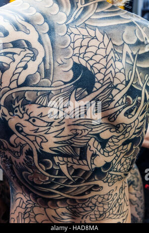 L'Angleterre, Londres, London Convention de Tatouage, tatouage Détail montrant Dragon chinois Banque D'Images