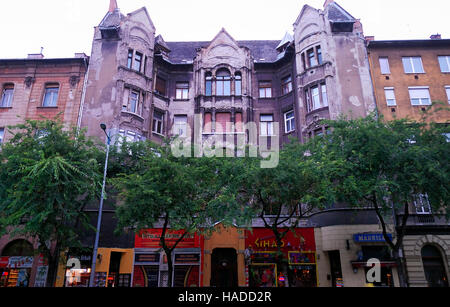 Budapest, Hongrie. Un vieux bâtiment dans Ulloi ut (Anglais : rue Ulloi). Banque D'Images