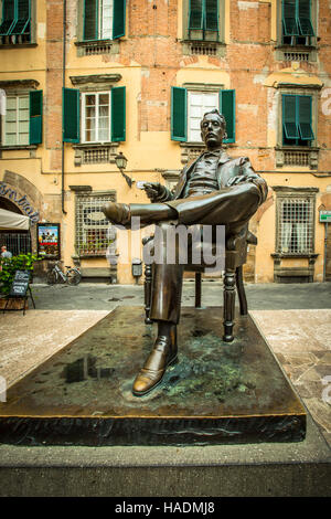 Monument de Giacomo Puccini dans sa ville natale de Lucca Banque D'Images